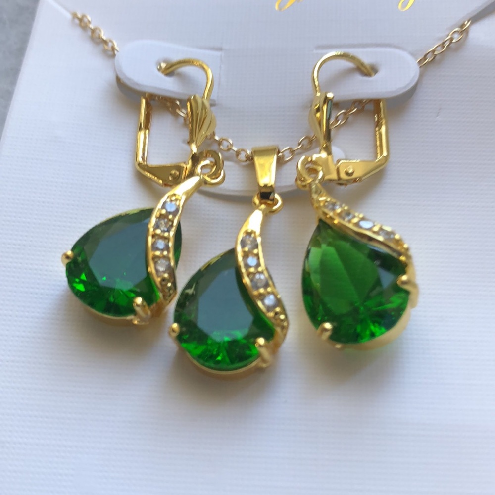 Gold/Emerald Green Pendant Set